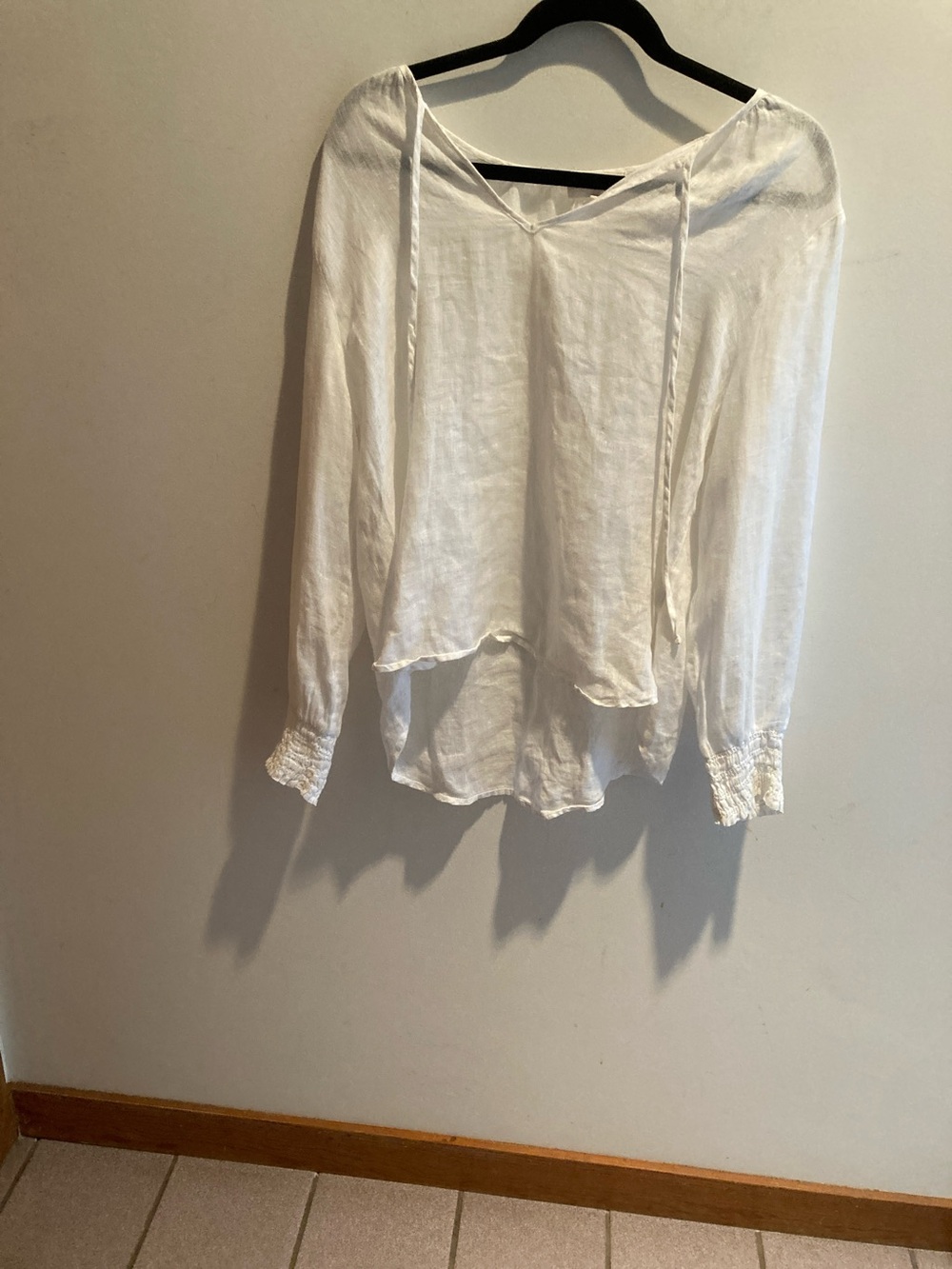 Bella Dahl White Lightweight V-Neck Tie Blouse 100% linen large
